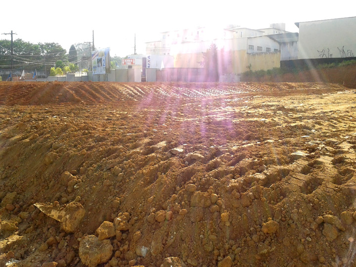 Aterros ou Aterramento de Terreno - Poli Terraplanagem